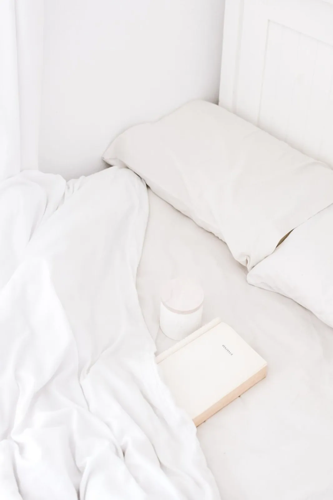 Lit au linge blanc