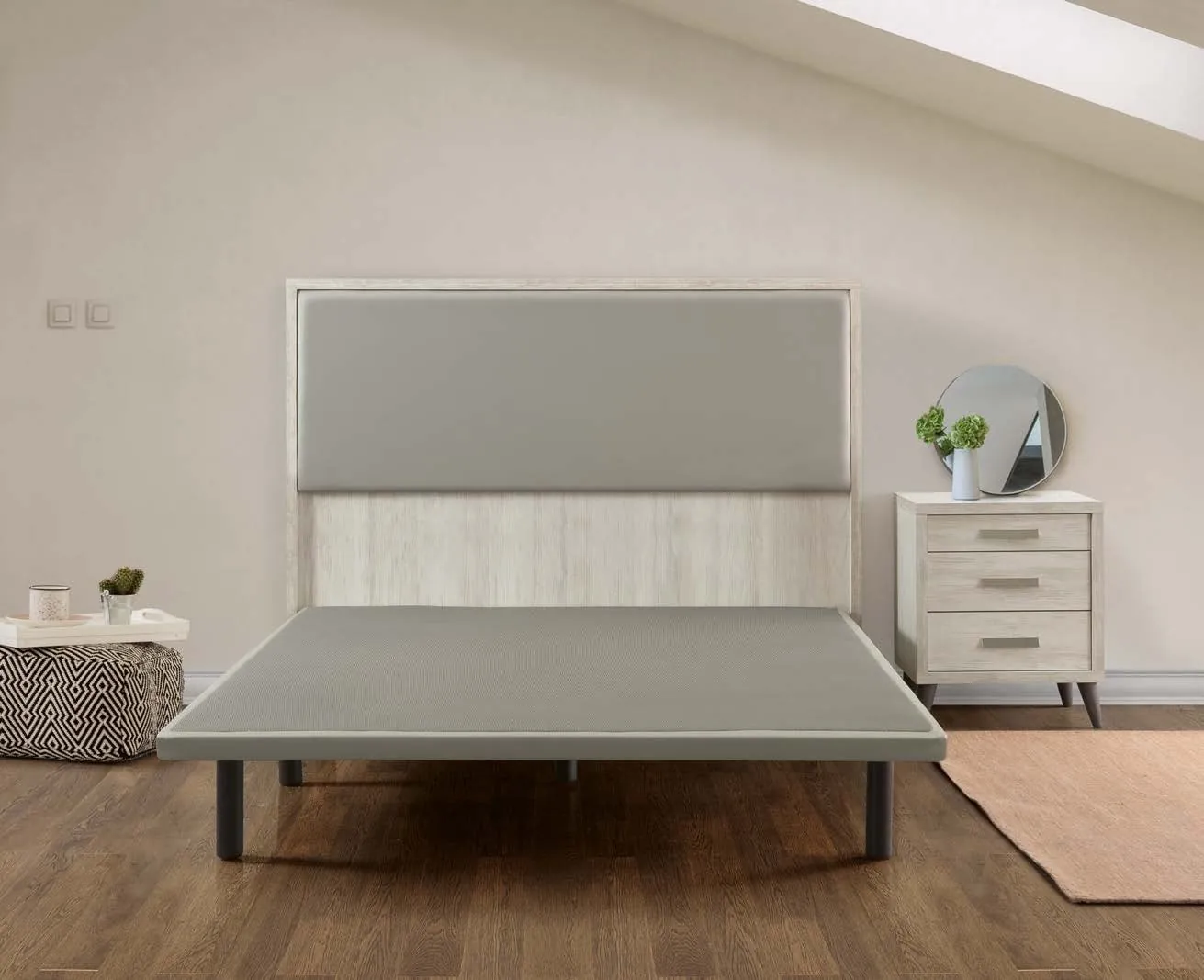 Sommier tapissier Koala Beds sur pieds métal avec tête de lit en tissu gris